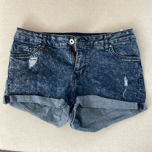 Acid washed blue jean shorts 
Size 6 
Divided by H&M